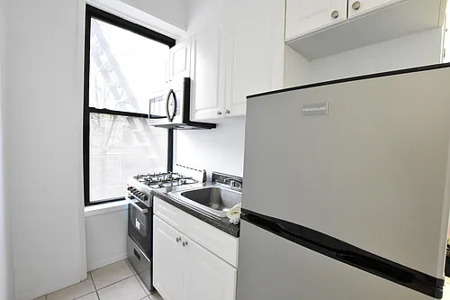 101 W 75th St #3C Photo 1