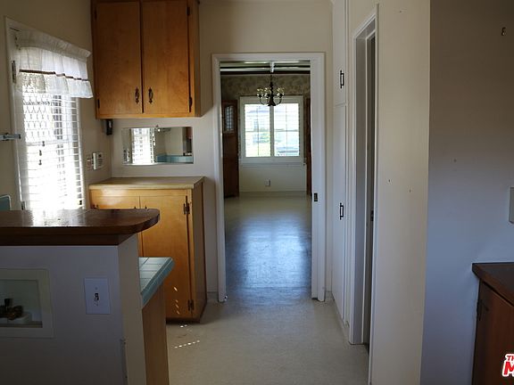 4th image of 1222 W Grovecenter St