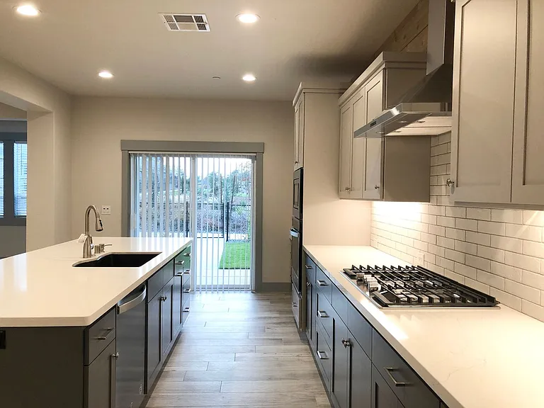 2648 Brooklyn Ln — Photo 8