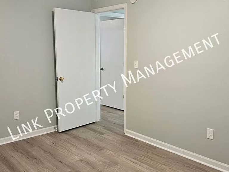 900 Peppermill Rd — Photo 6