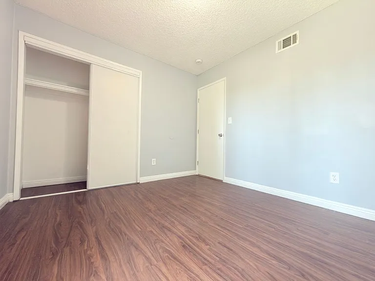9845 Hayvenhurst Ave — Photo 12