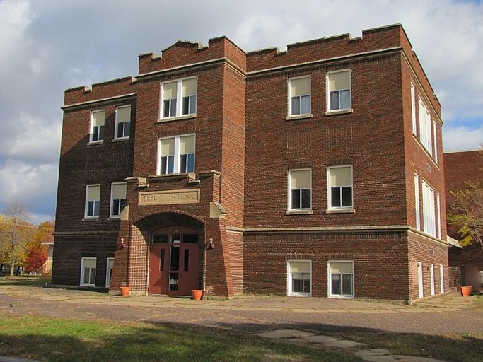 2nd image of 710 11th St E