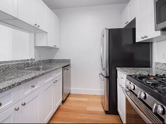 4th image of 50 Murray St #3001