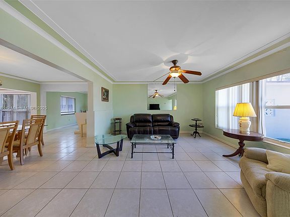 5th image of 640 N Shore Dr