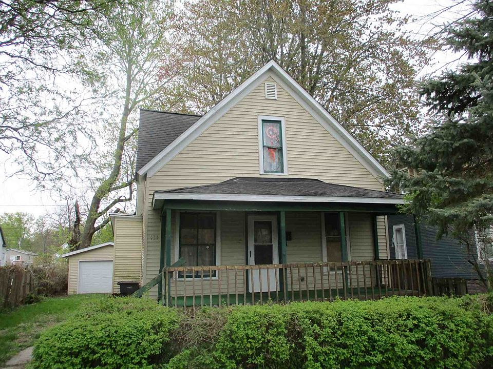 1st image of 131 Chapman Ave