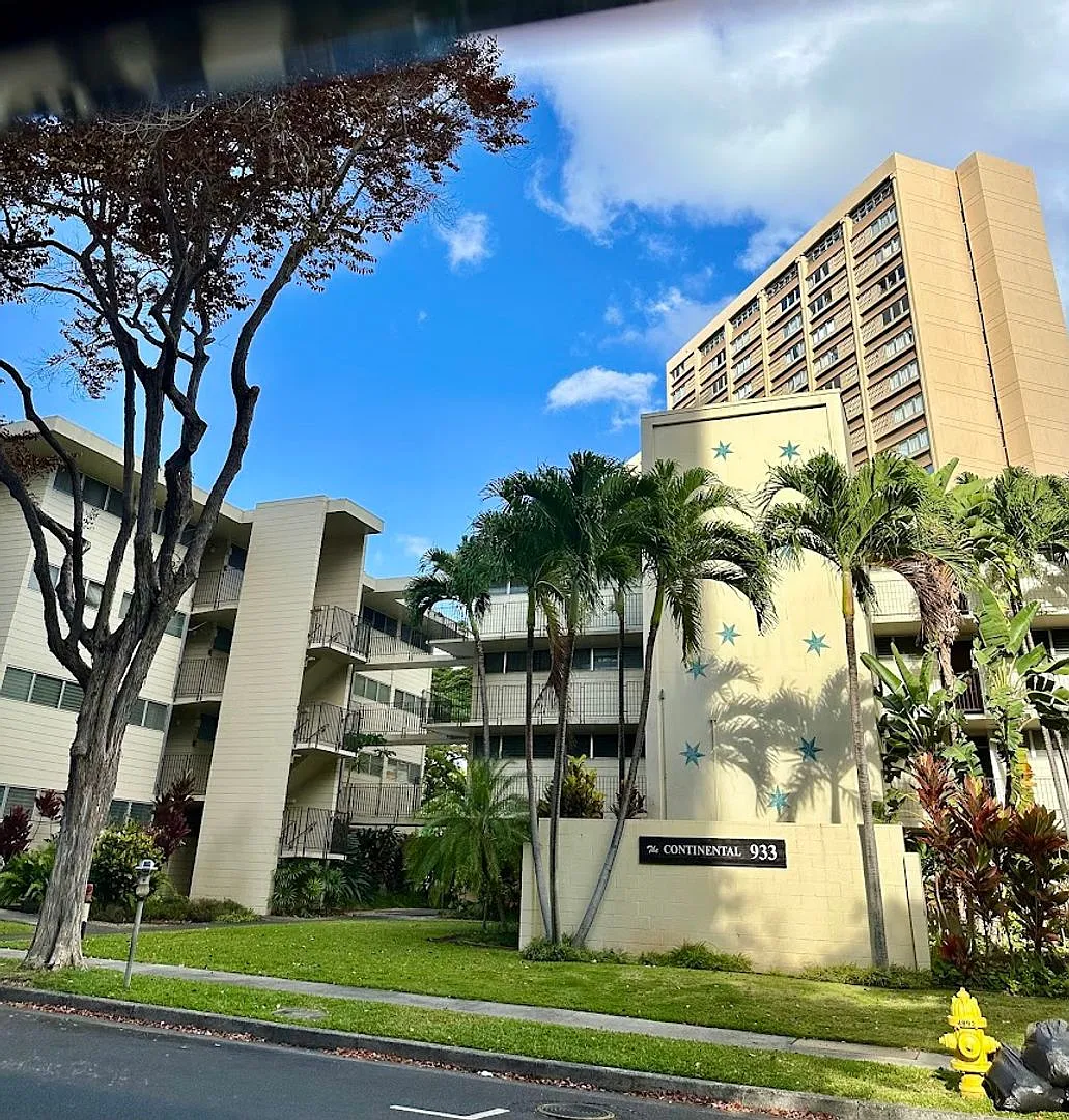 The Continental 2 bedroom, 1 bath, 1 assigned parking stalls, incl water and sewer, very convenie... — Photo 1