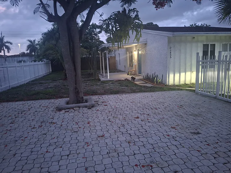 21455 NW 39th Ave — Photo 3