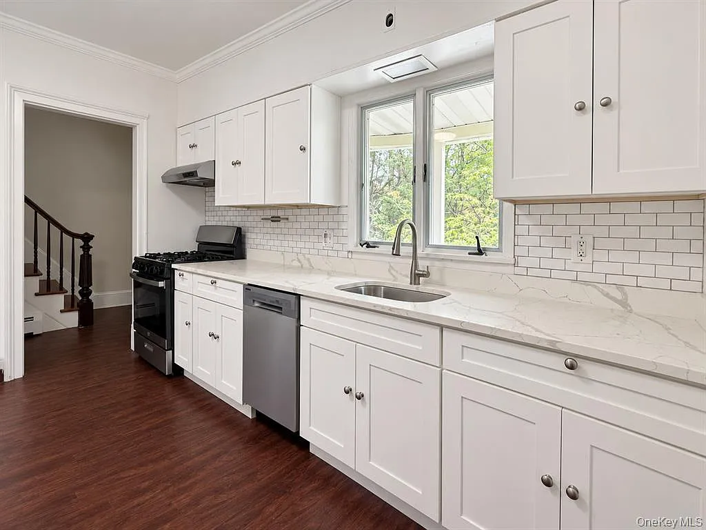 2 bed, 1100 sqft, $4,200 — Photo 4