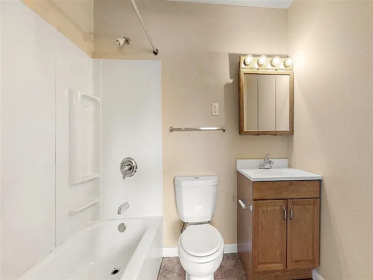 Oak Valley Apartments — Photo 23