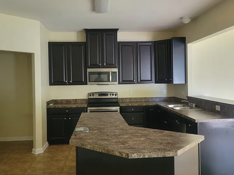 8807 Proctors Run Dr — Photo 2