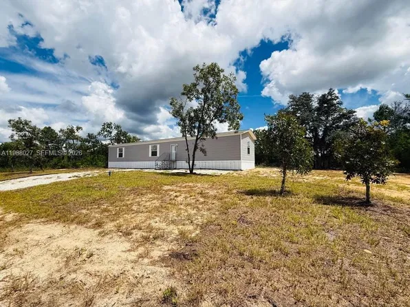 336 Oakcrest Dr, Interlachen, FL 32148