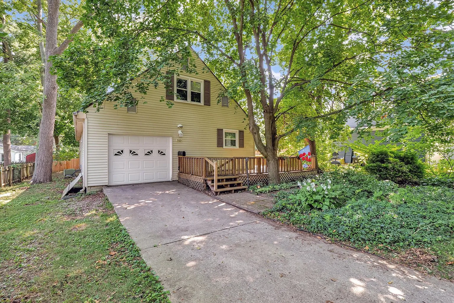 910 Foley Ave photo 1
