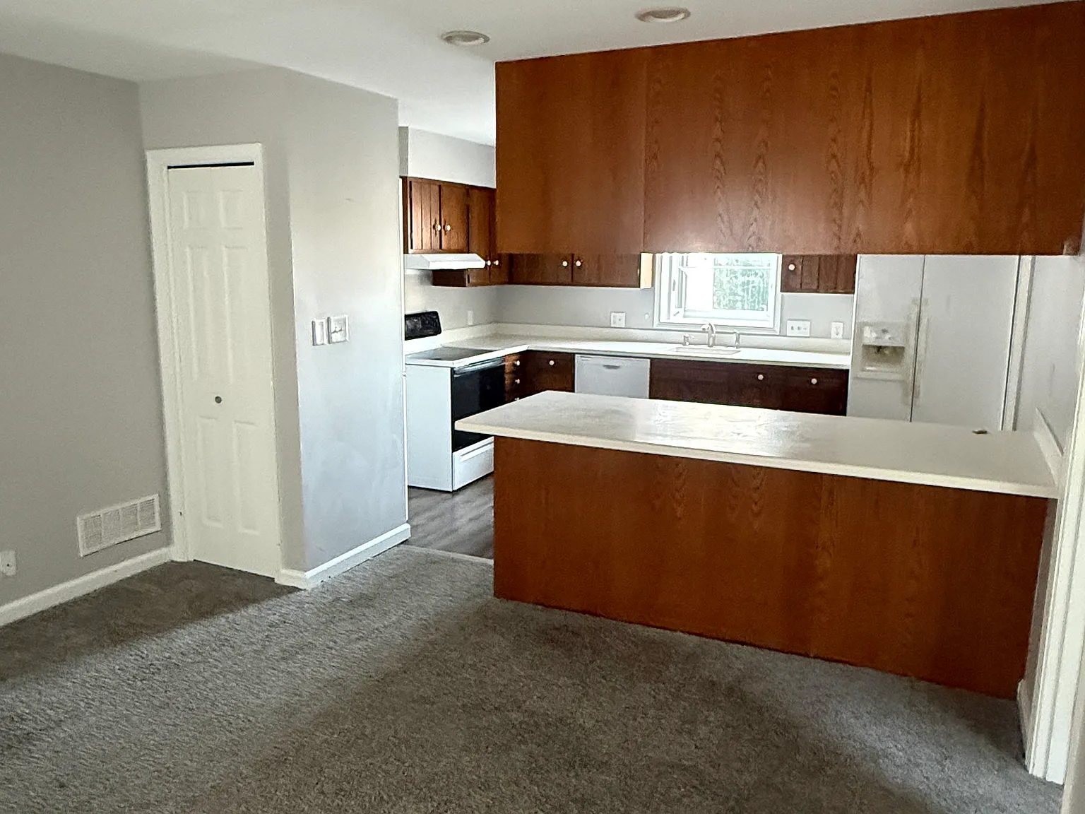 3619 Camelot Ln — Photo 4