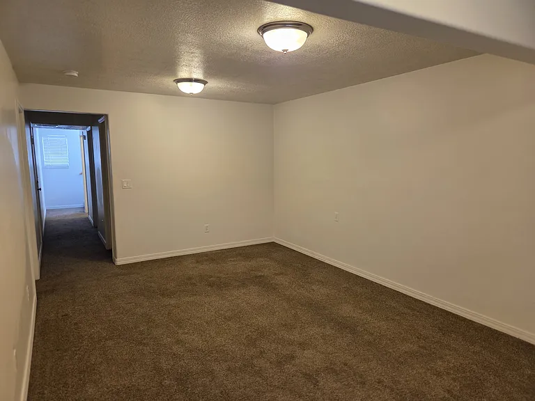 212 W Lyman Ln — Photo 31