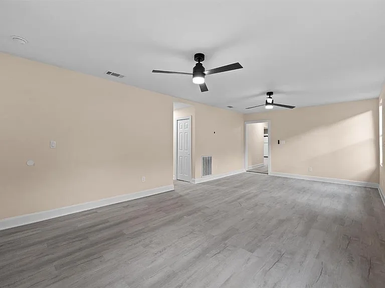 2825 N Taliaferro Ave — Photo 7