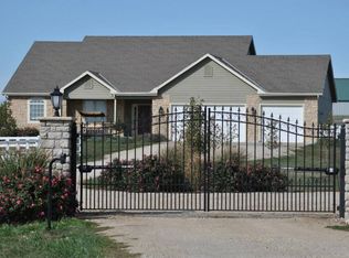 760 N 950th Rd, Lawrence, KS 66047