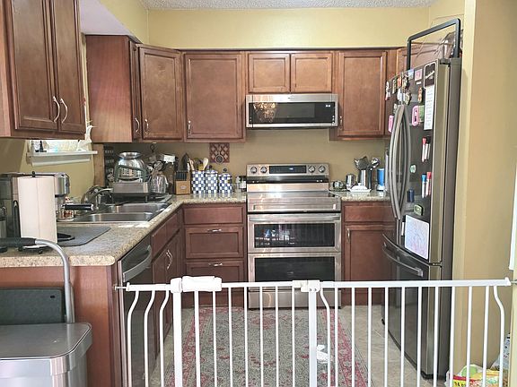 5th image of 2327 Fanta St