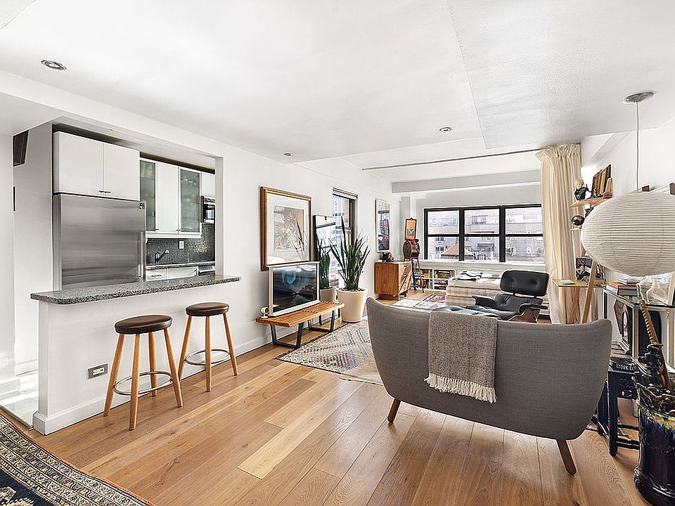 1st image of 140 E 56th St APT 16B