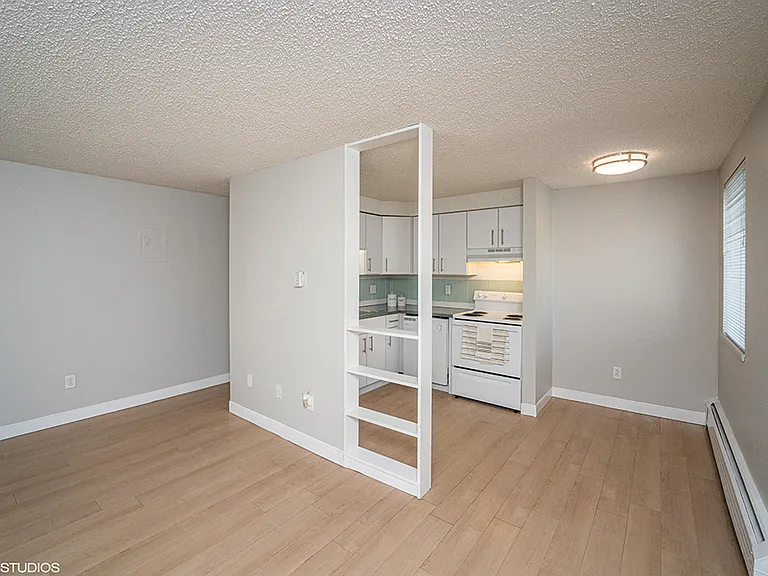 805 Dahlia — Photo 20