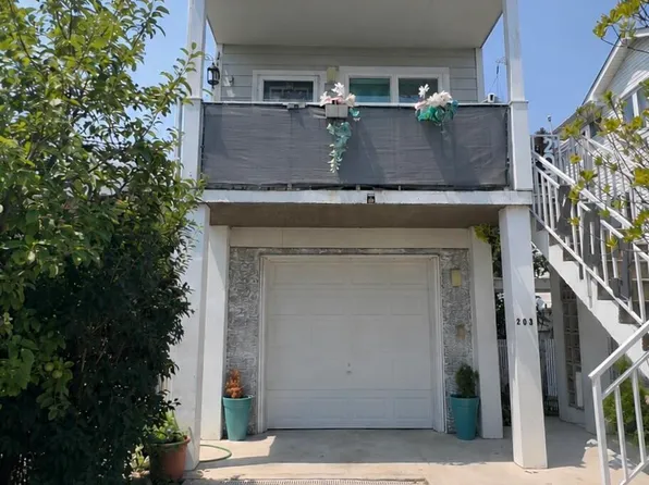 203 Father Capodanno Blvd, Staten Island, NY 10305