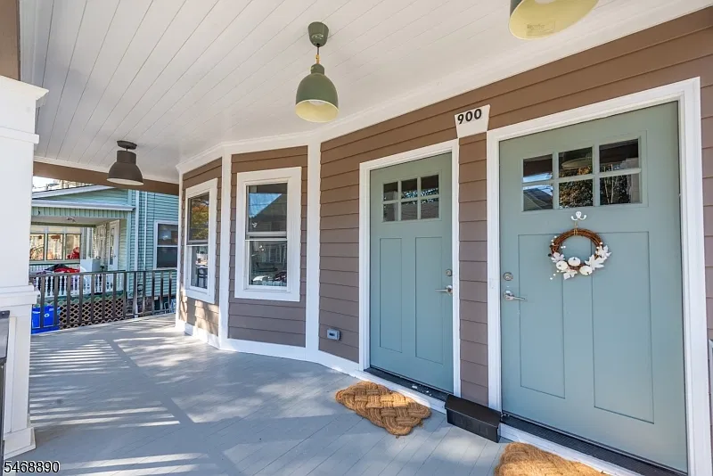2 bed, 1.0 bath, $2,200 — Photo 2