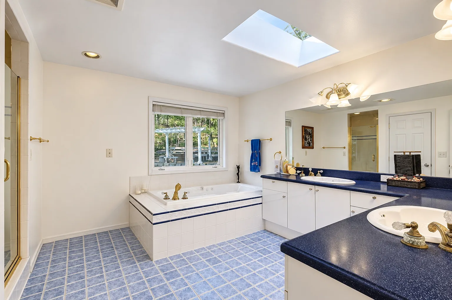 3 bed, 3900 sqft, $1,800 — Photo 3