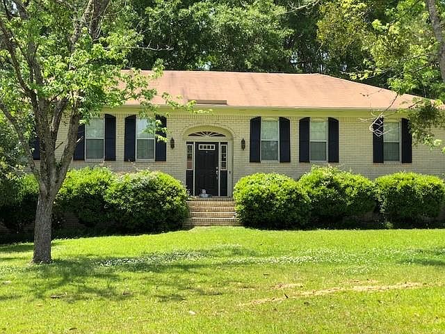 2nd image of 215 Country Club Rd