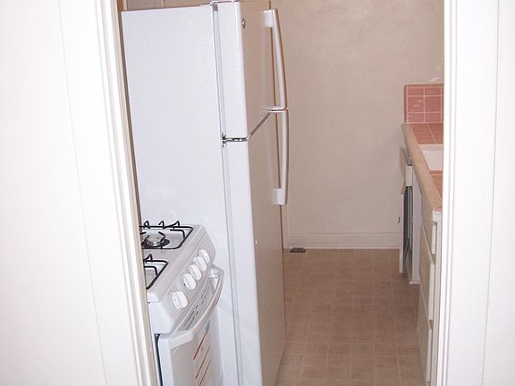 4th image of 7228 Fountain Ave