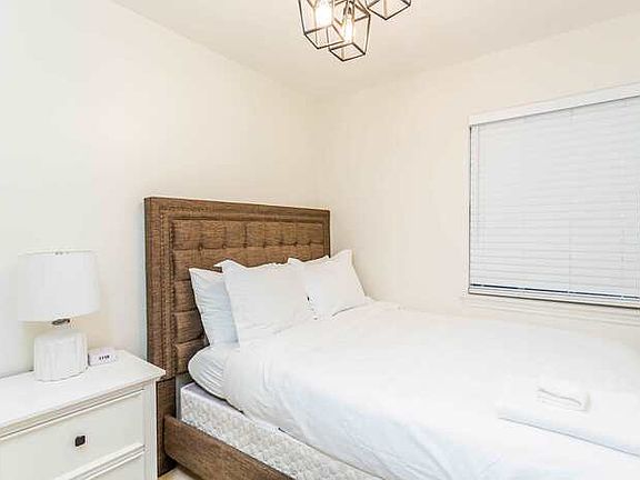 4th image of 46 S Lotus Ave #4