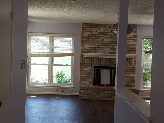 Front hallway to living Rm