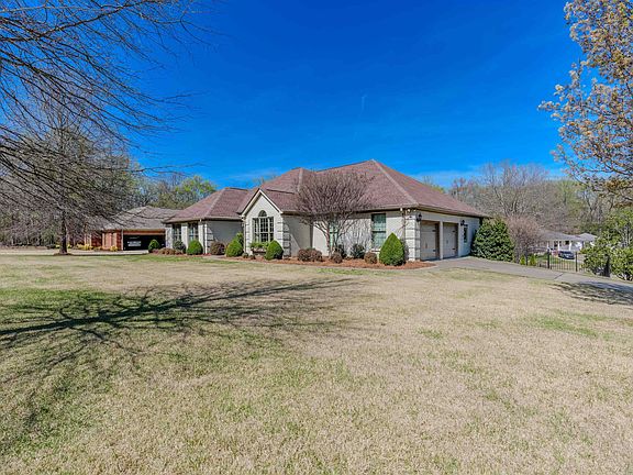 2nd image of 216 Doubletree Ln