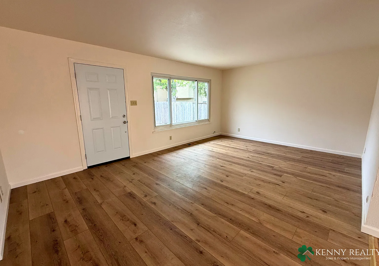 Spacious 3BR/2BA Duplex Home in Millbrae with Private Yard & 2-Car Garage — Photo 3