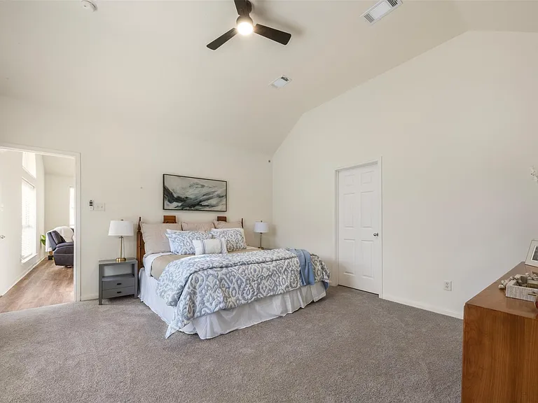 9211 Memorial Hills Dr — Photo 13