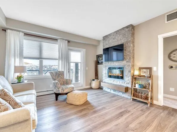 55 N Wolf Hollow Cres SE #415, Calgary, AB T2X 1T8