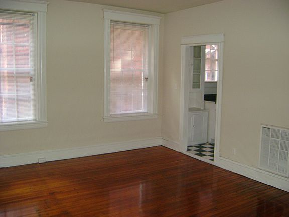 2nd image of 706 N Boulevard APT 1