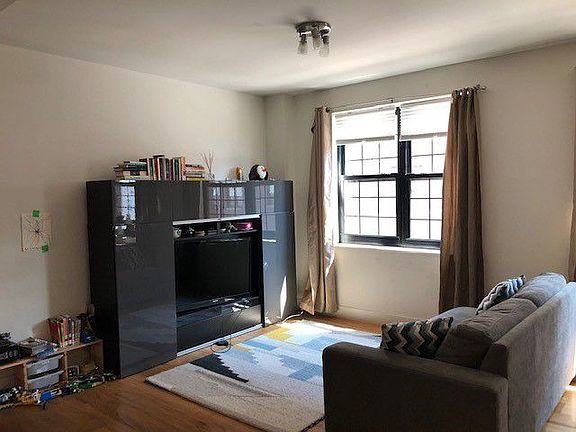 5th image of 110 Warren St APT B201