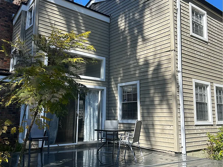 449 SW 28th St — Photo 20
