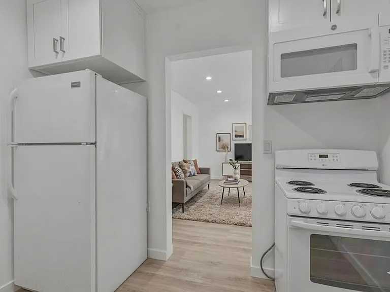 1827 N Van Ness Ave — Photo 9