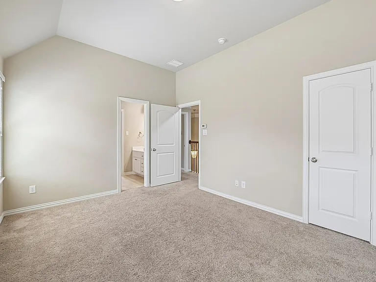 Upstairs bedroom with en-suite bathroom
