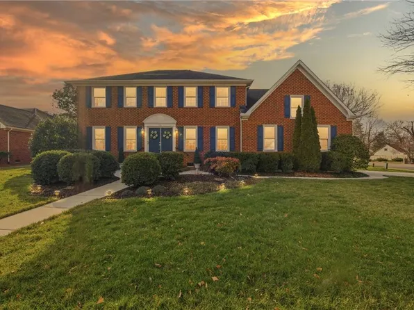 734 Yorkshire Trl, Chesapeake, VA 23322