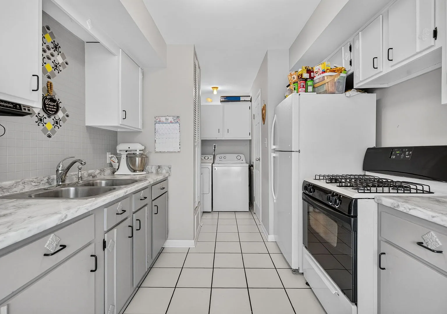 2 bed, 1.5 bath, 850 sqft, $1,980 — Photo 2