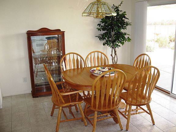 Dining with a Golfcourse View