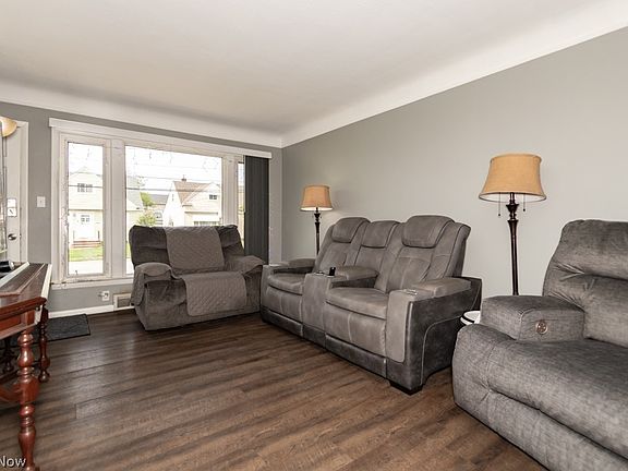 5th image of 30208 Royalview Dr