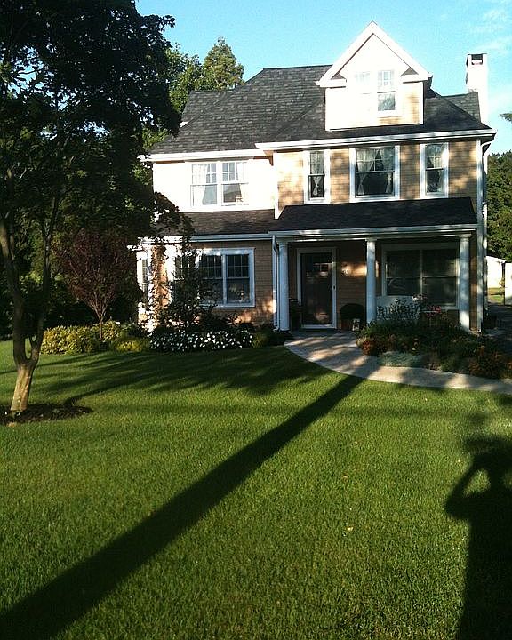 1st image of 60 Bayport Ave