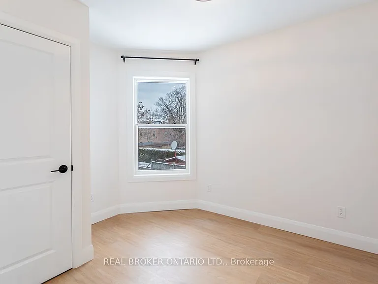 115 Catharine St N #2 — Photo 18
