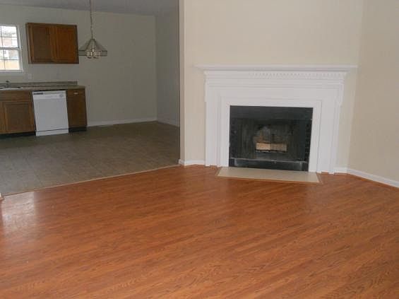 61550_Living_04152013