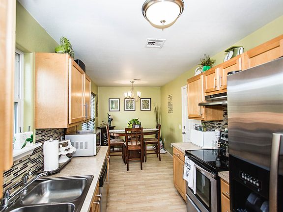 4th image of 105 Christine Dr