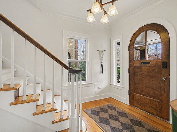 5th image of 905 Giddings Ave SE