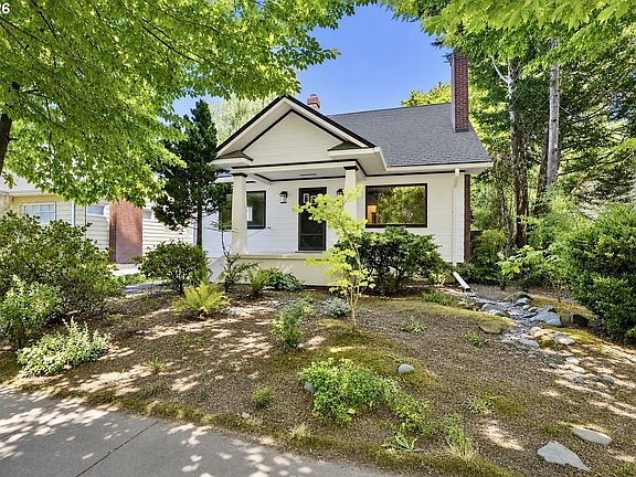 2nd image of 2832 NE 9th Ave