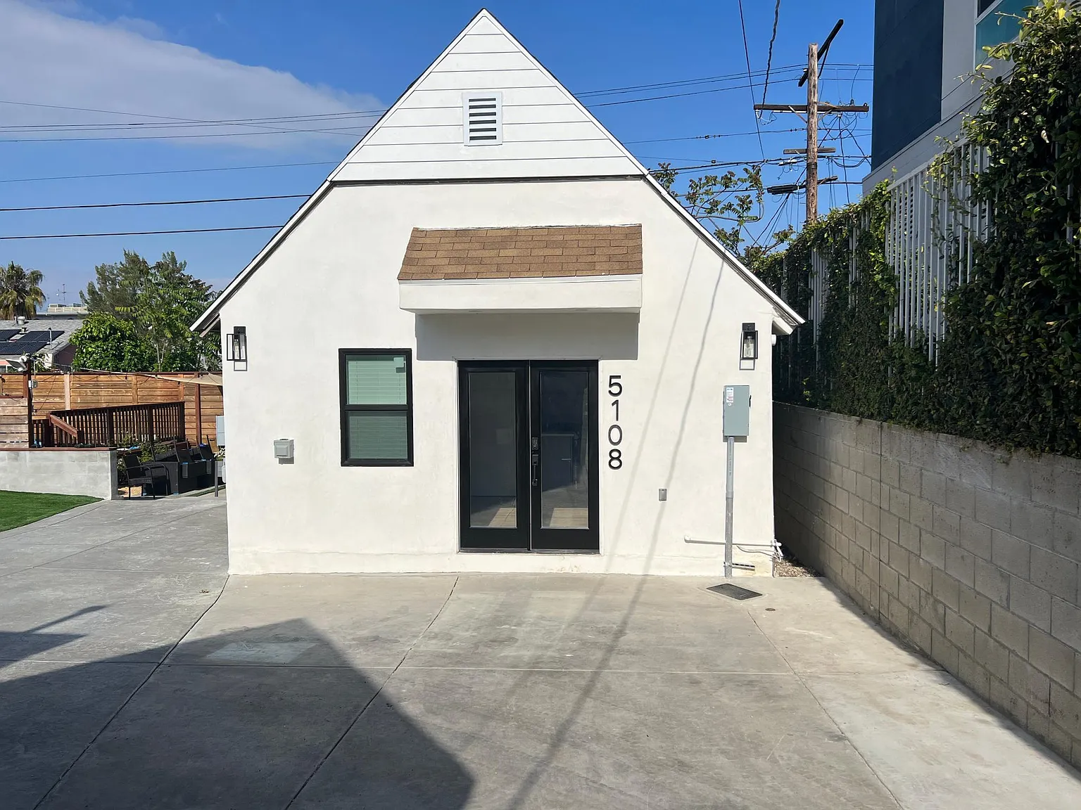 5108 Crenshaw Blvd — Photo 1